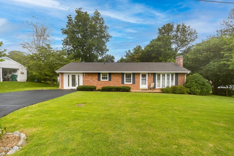 Photo #3: 114 Brookdale Dr 