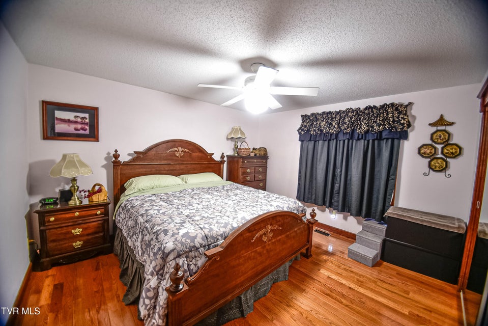 Photo #18: 3936 Thornton Drive