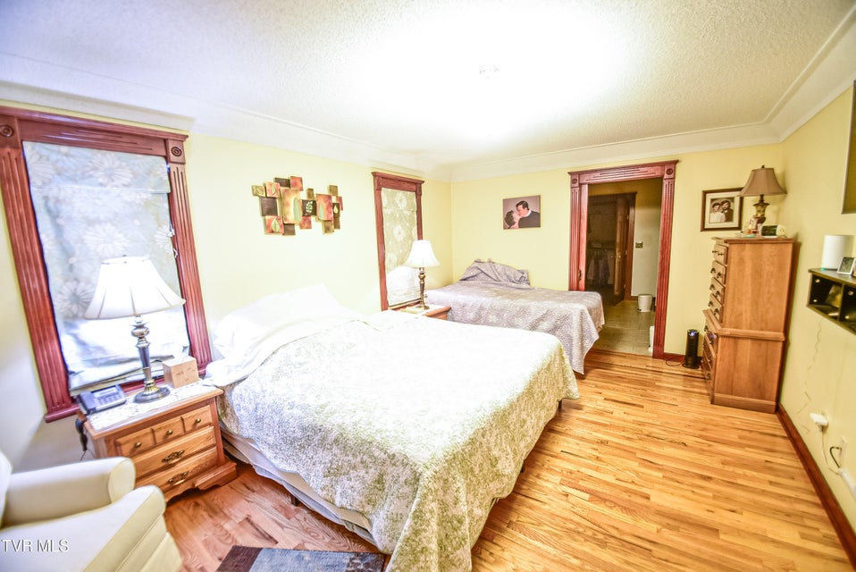 Photo #21: 3936 Thornton Drive