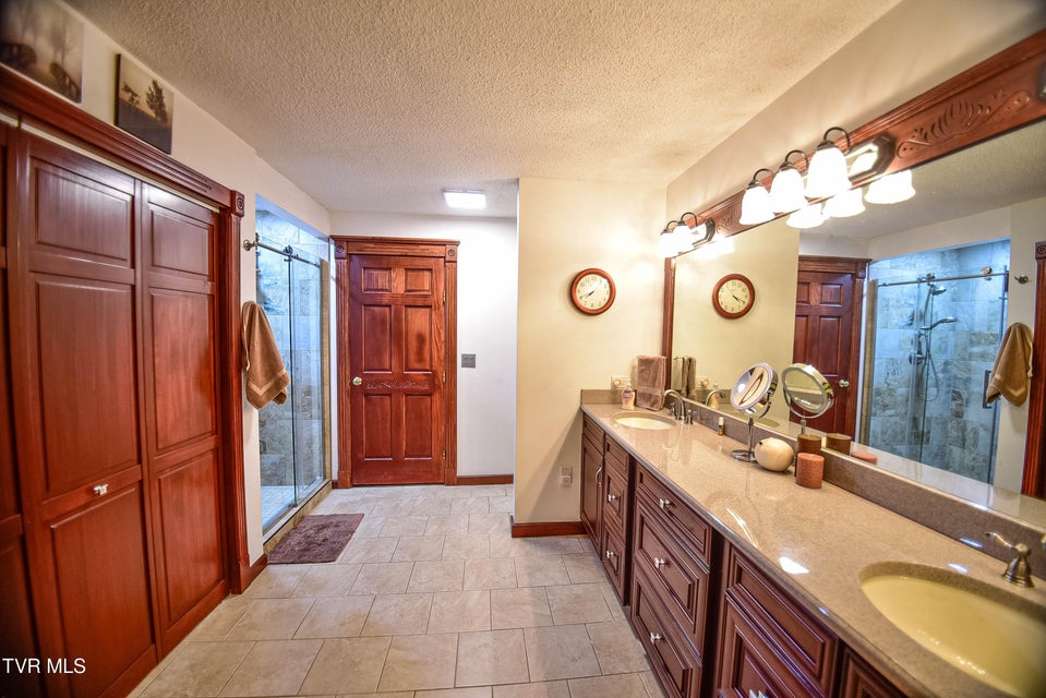 Photo #22: 3936 Thornton Drive
