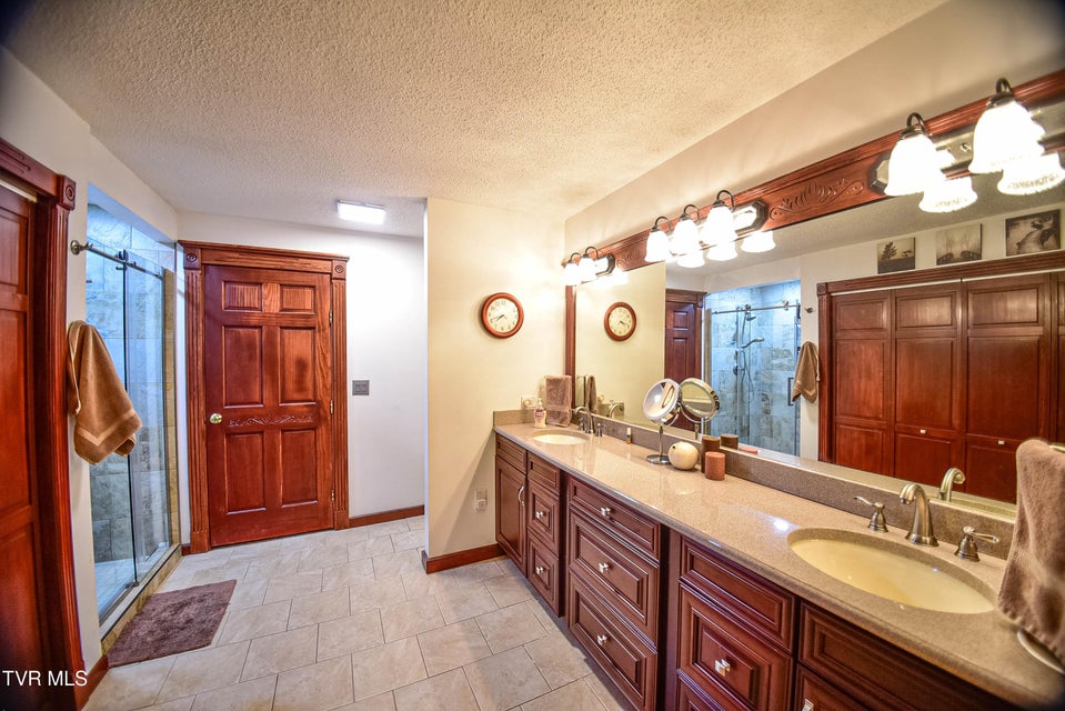 Photo #23: 3936 Thornton Drive