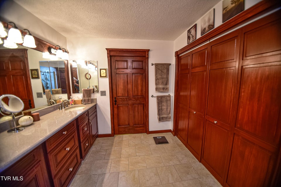 Photo #25: 3936 Thornton Drive
