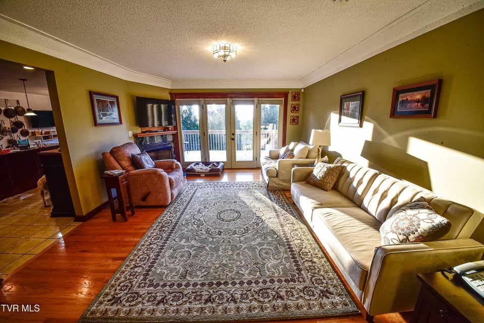Photo #12: 3936 Thornton Drive