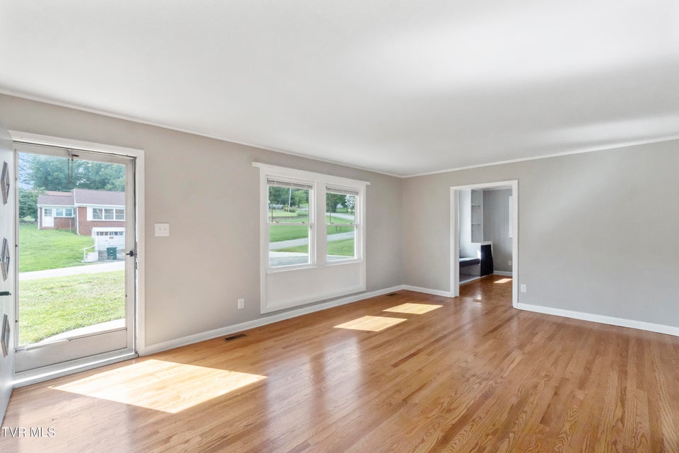 Photo #6: 102 College View Drive