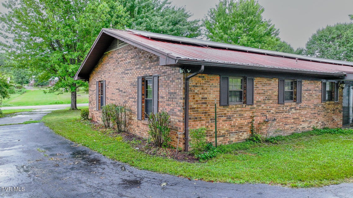 Photo #22: 20 Cherokee Boulevard