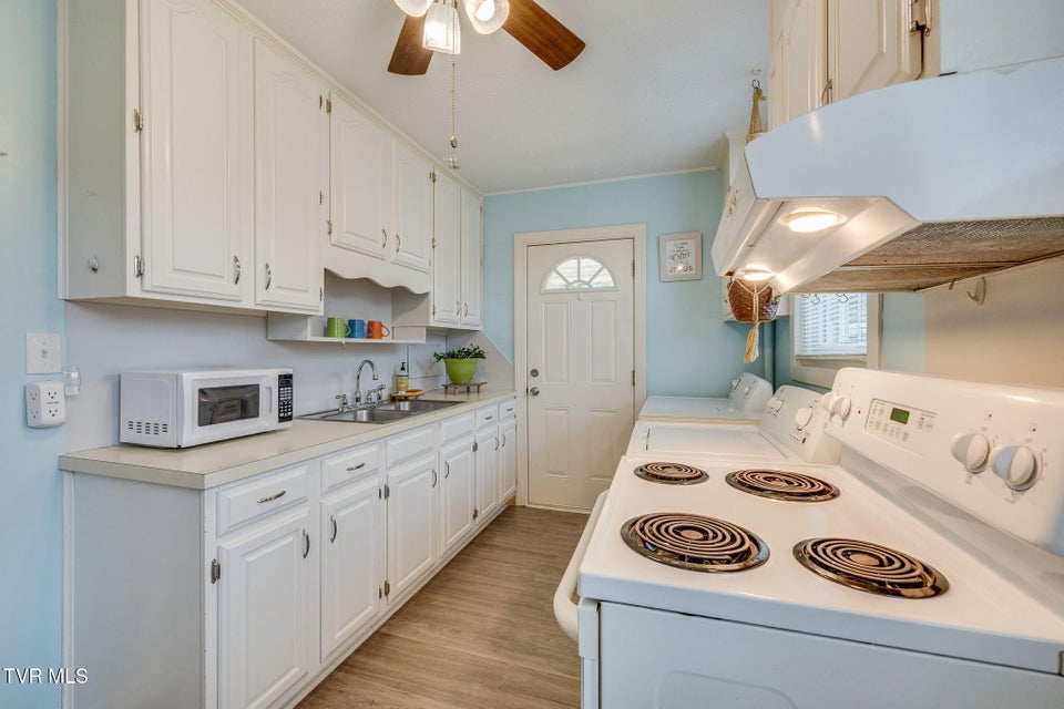 Photo #10: 1569 Sevier Avenue