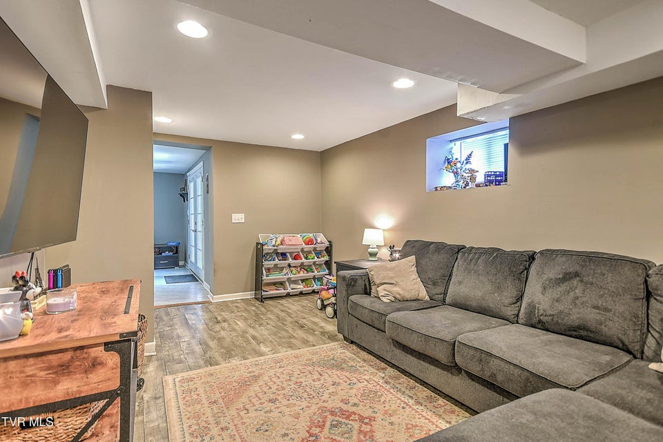Photo #29: 2314 Bay Street