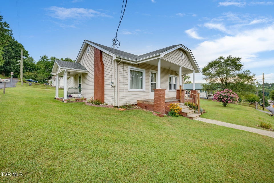 Photo #28: 344 Lynn Avenue