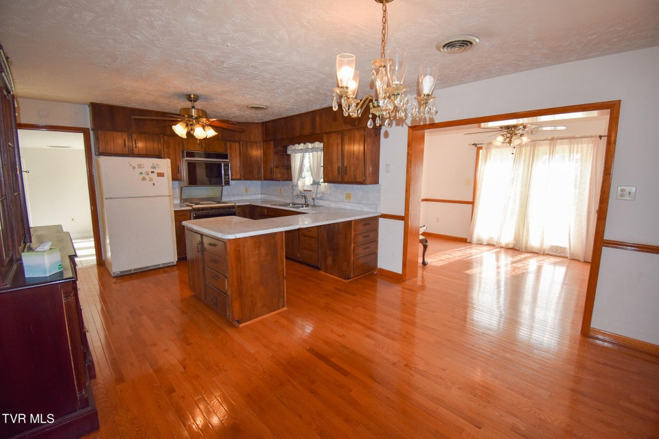 Photo #10: 263 Phyllis Drive