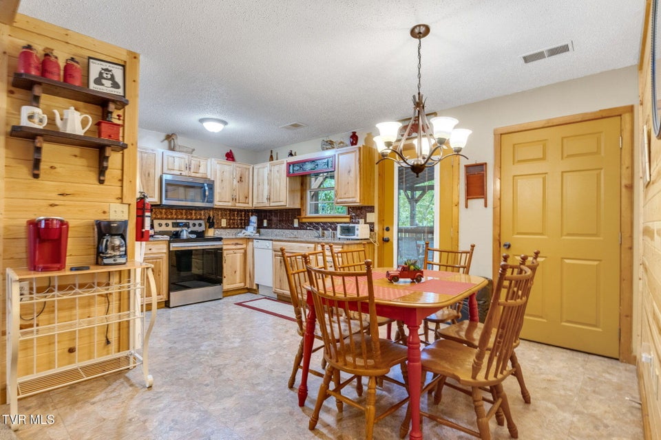 Photo #27: 2025 Ridgecrest Loop Lane