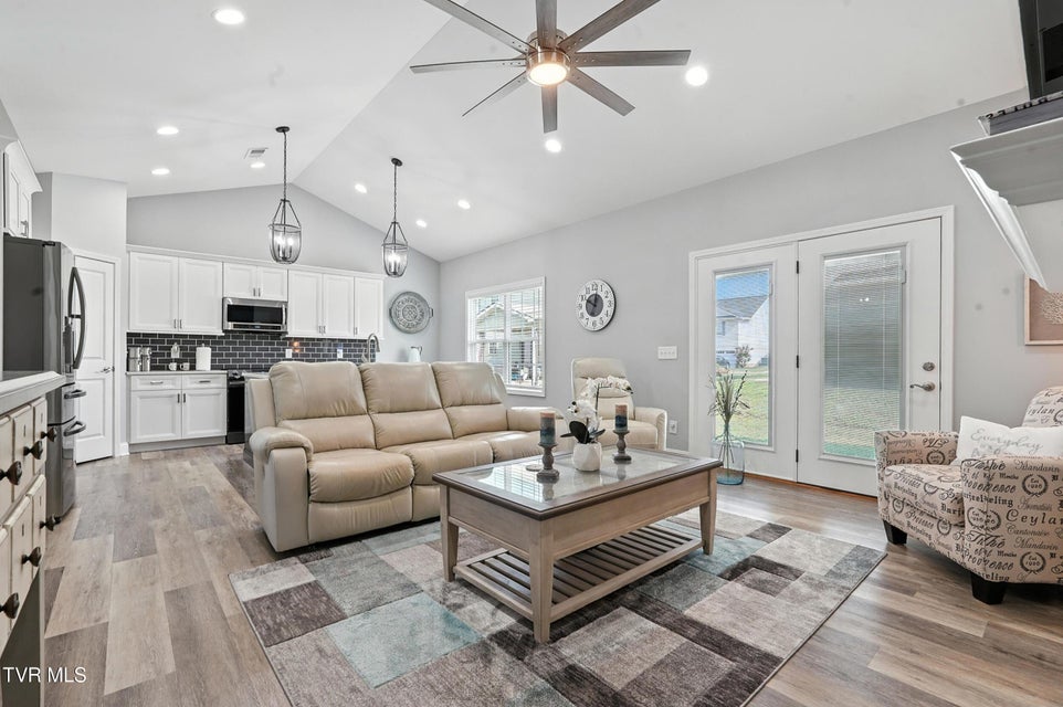 Photo #11: 14 Palmetto Court