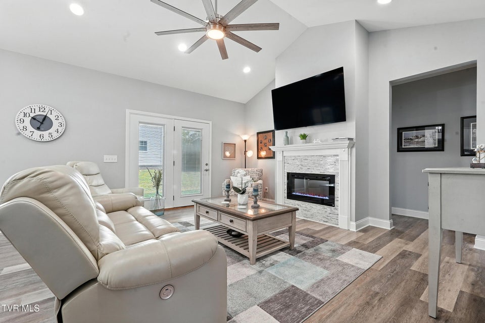 Photo #10: 14 Palmetto Court