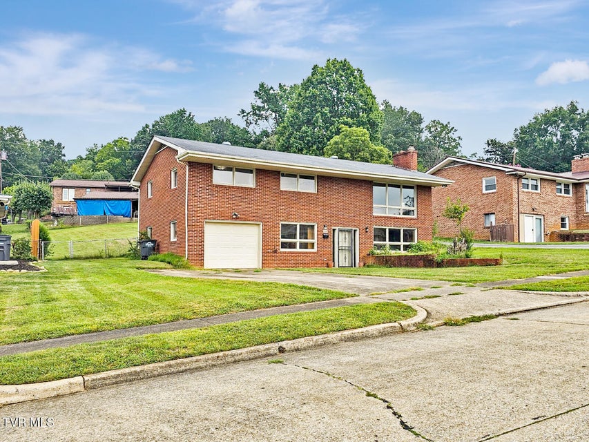Photo #3: 1008 Lake Street