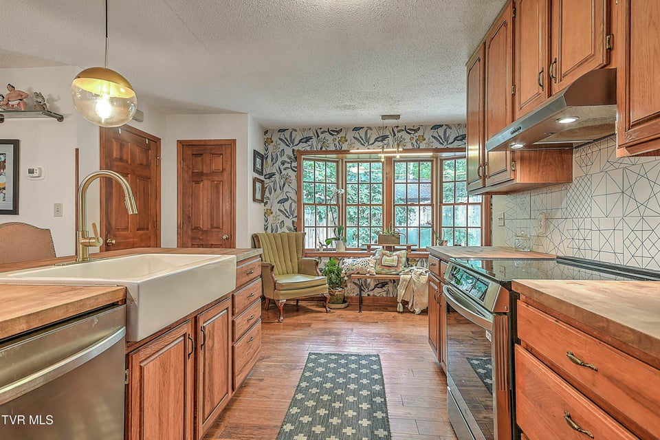 Photo #28: 203 Fairfield Drive