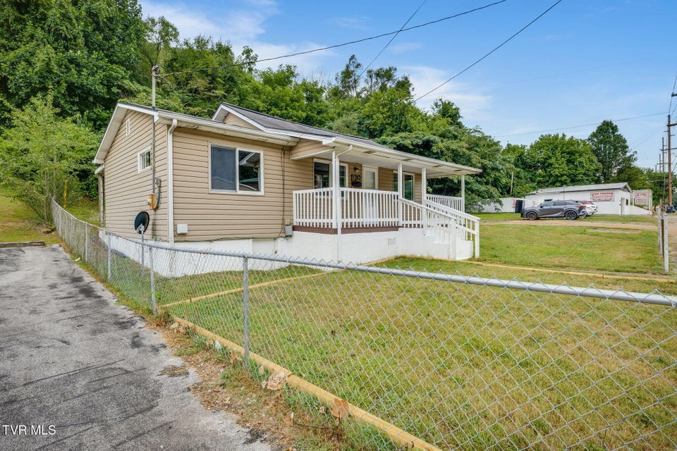 Photo #2: 976 Lynn Garden Drive