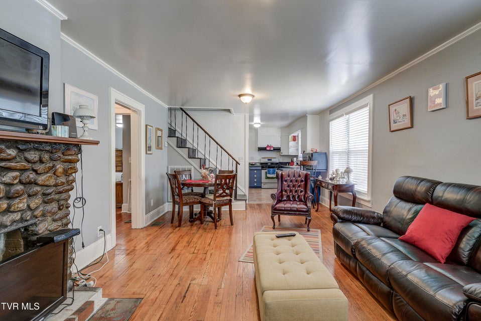 Photo #6: 806 Johnson Avenue