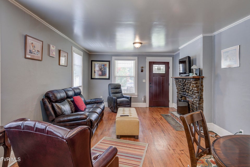 Photo #7: 806 Johnson Avenue