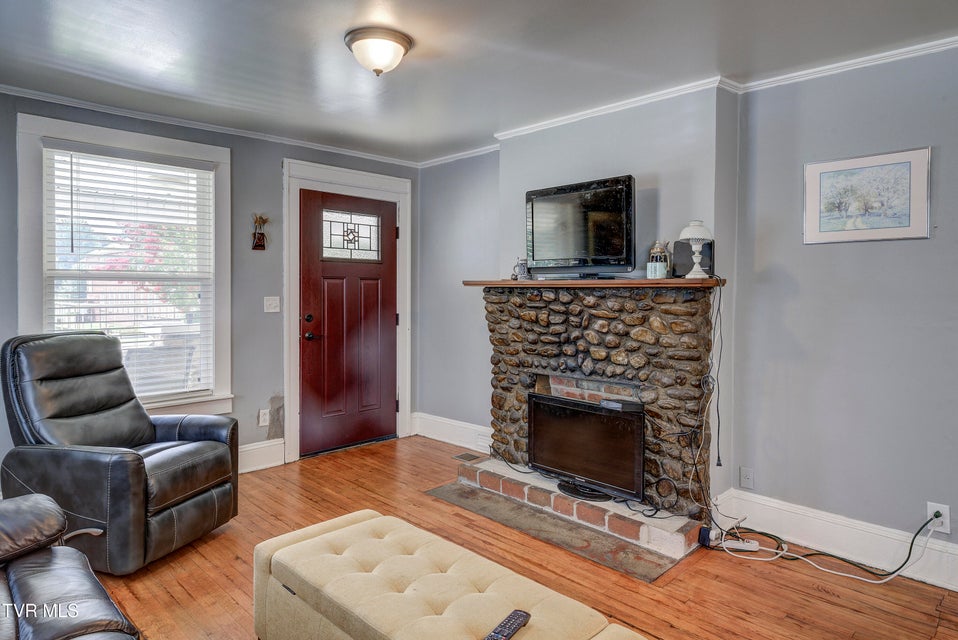 Photo #8: 806 Johnson Avenue