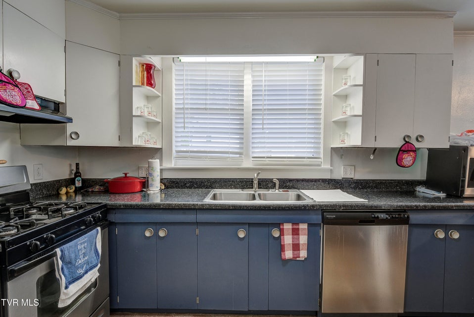 Photo #11: 806 Johnson Avenue