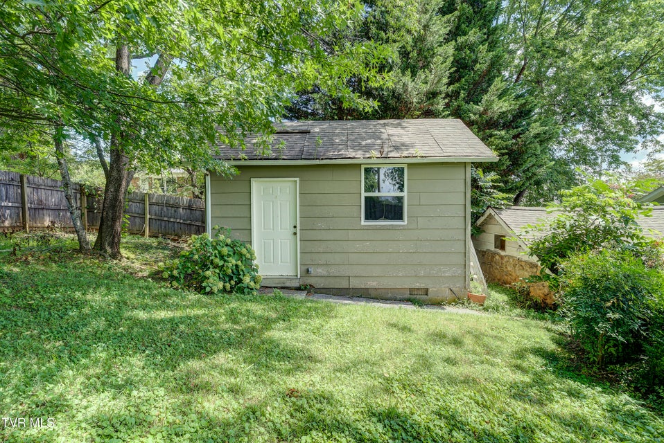 Photo #5: 806 Johnson Avenue