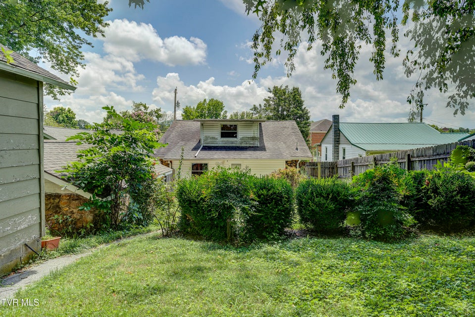 Photo #31: 806 Johnson Avenue