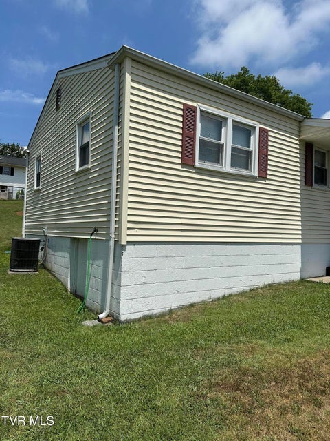 Photo #26: 429 Wilma Street