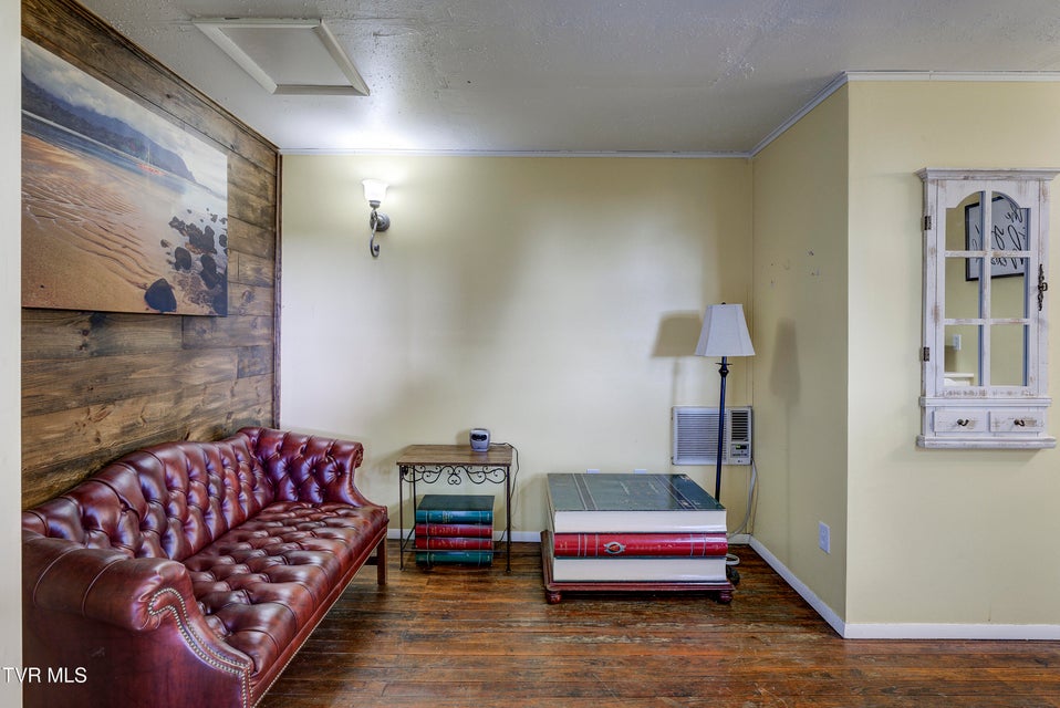 Photo #33: 806 Johnson Avenue