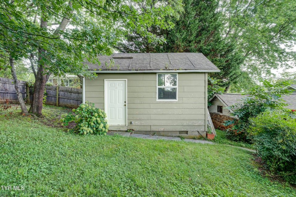 Photo #32: 806 Johnson Avenue