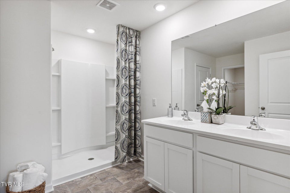 Photo #12: 656 Saint Andrews Drive