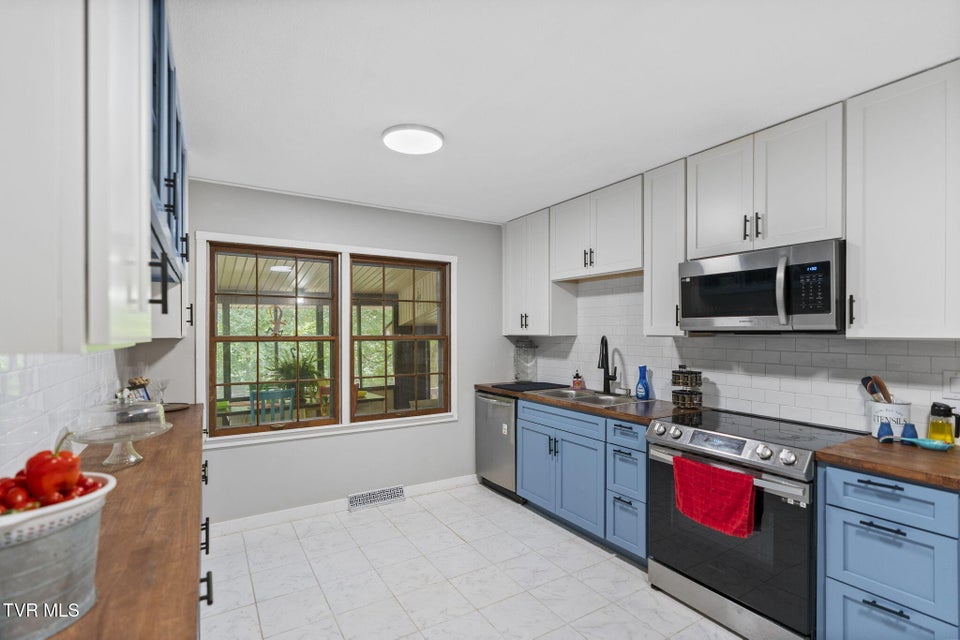 Photo #11: 1700 Brentwood Drive