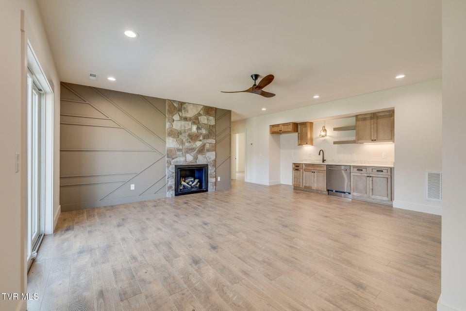 Photo #29: 408 Gransley Court