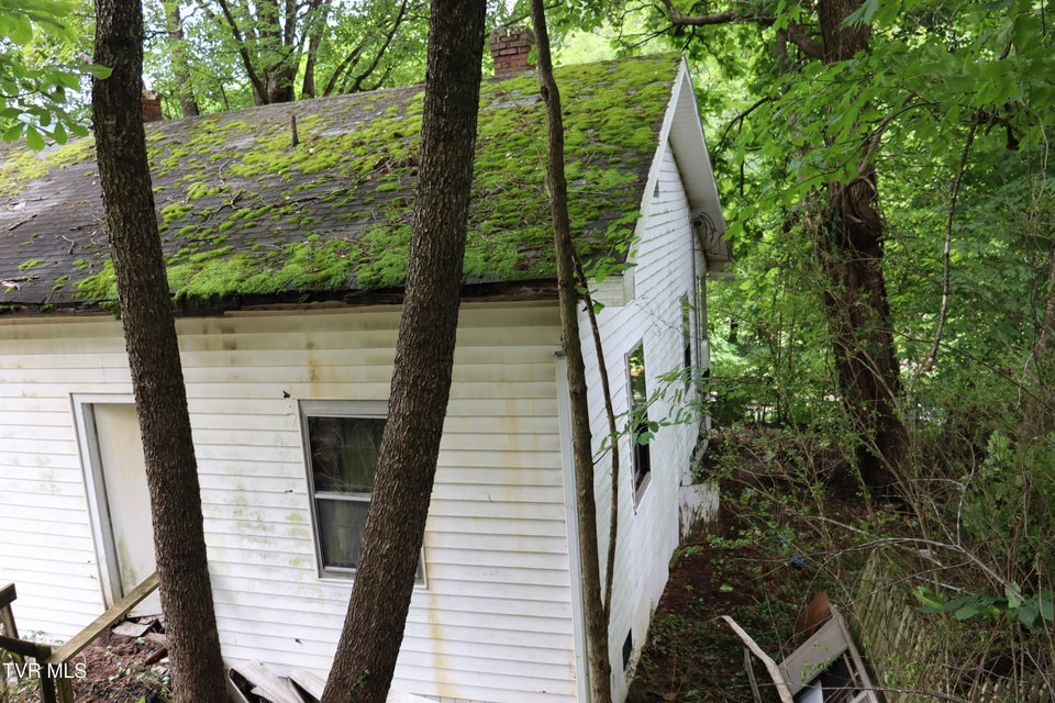 Photo #4: 213 Railroad Avenue