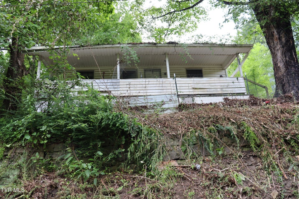 Photo #5: 213 Railroad Avenue
