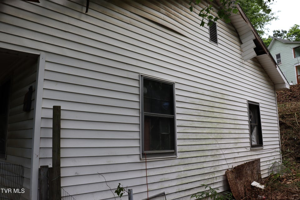 Photo #7: 213 Railroad Avenue