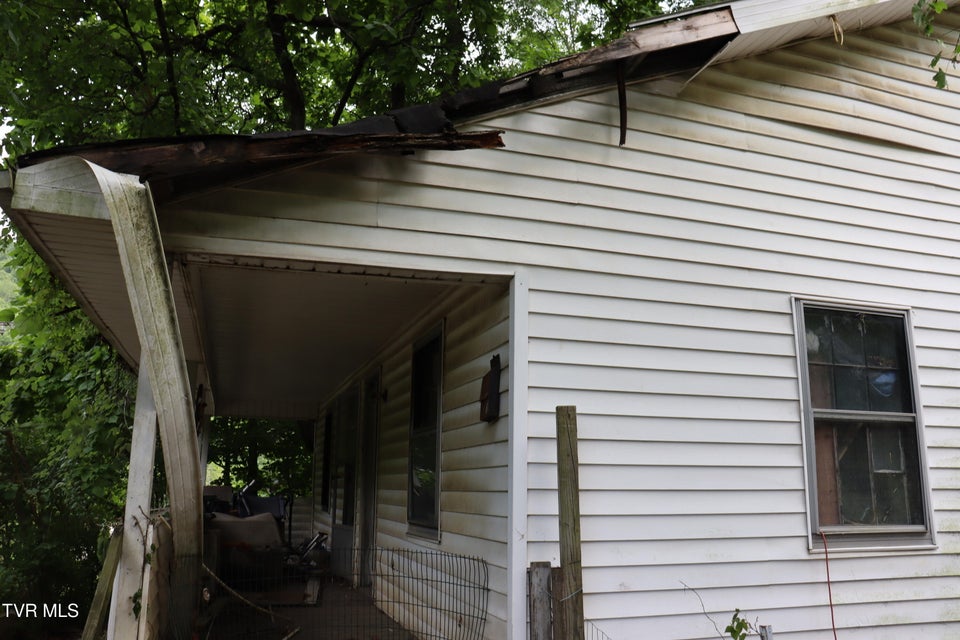 Photo #8: 213 Railroad Avenue