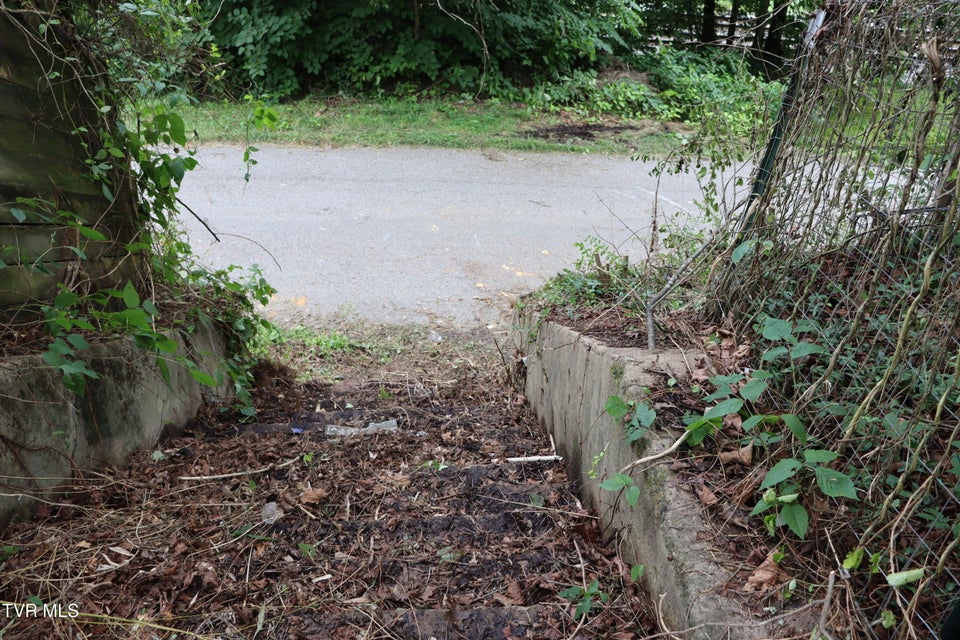 Photo #10: 213 Railroad Avenue