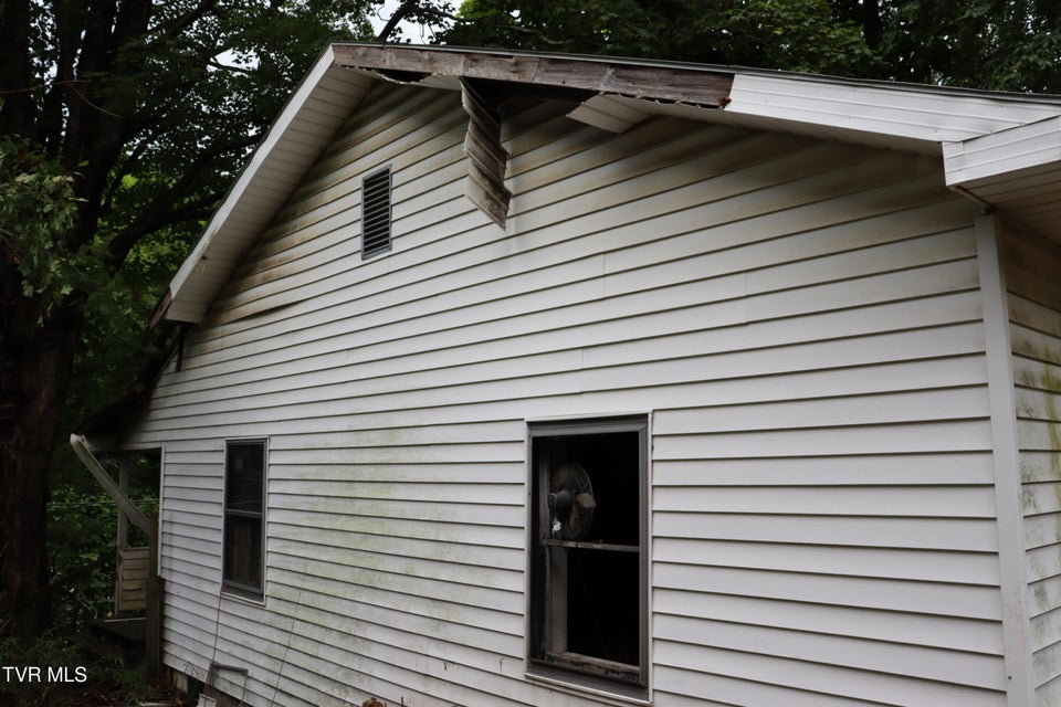 Photo #9: 213 Railroad Avenue