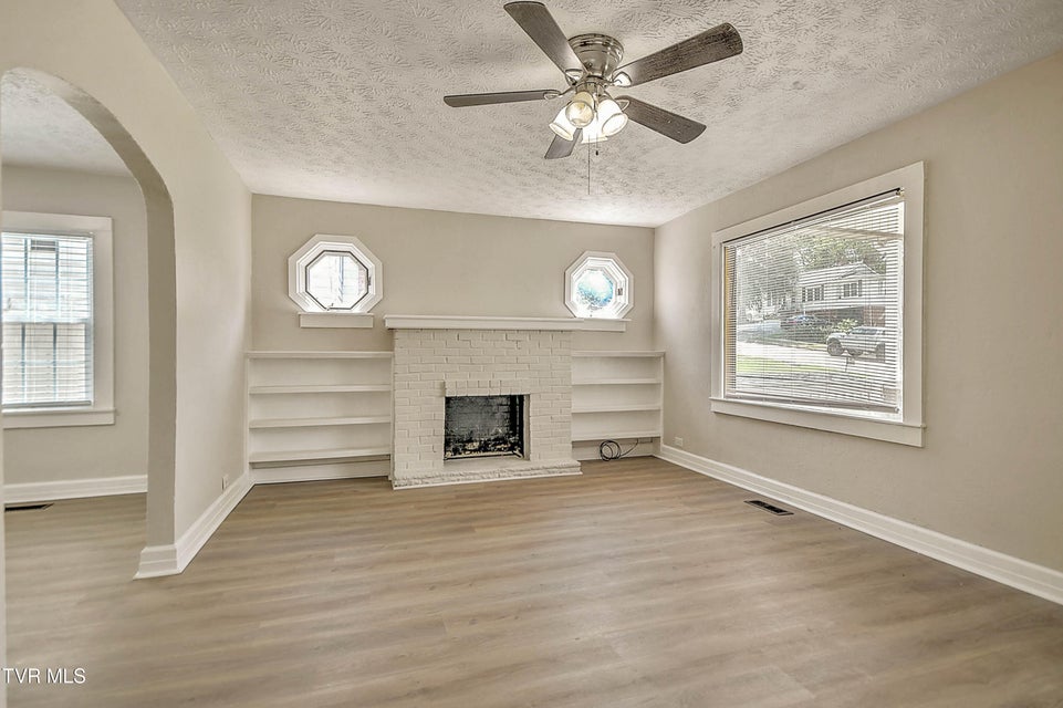 Photo #9: 1677 Jefferson Avenue