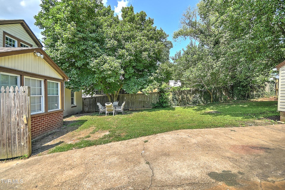 Photo #41: 1677 Jefferson Avenue