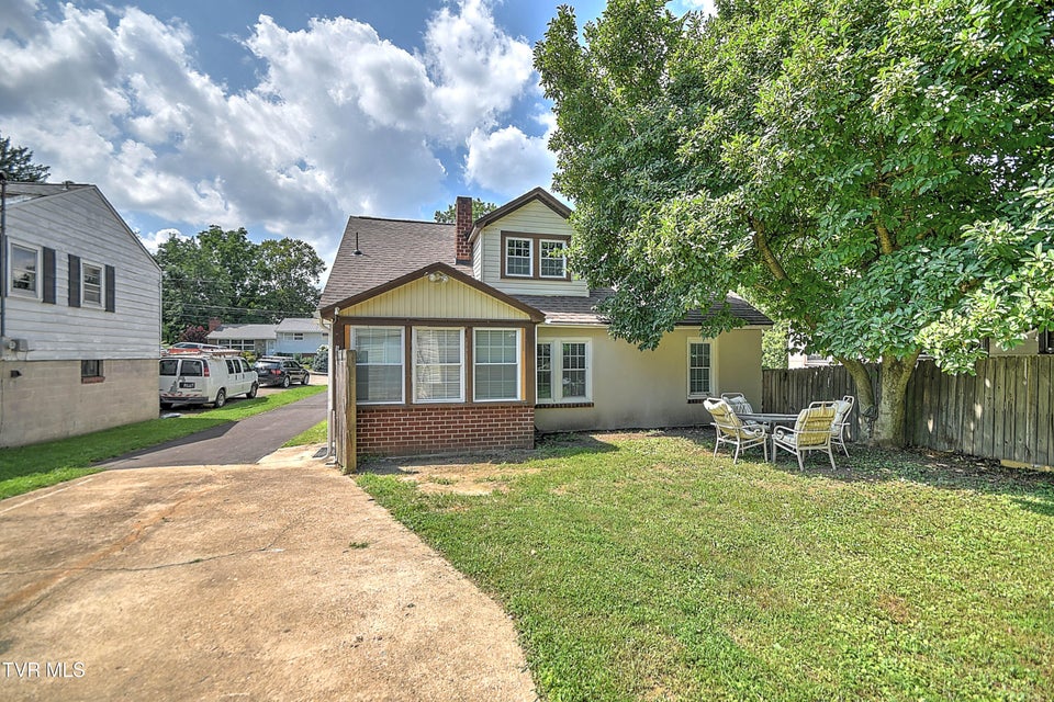 Photo #42: 1677 Jefferson Avenue
