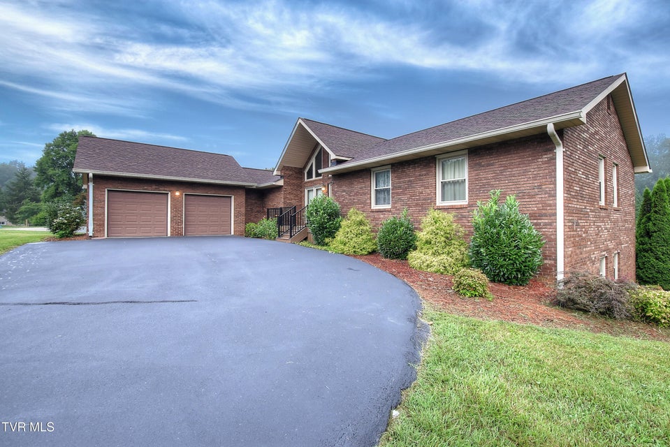 Photo #3: 2802 Sharpsburg Drive