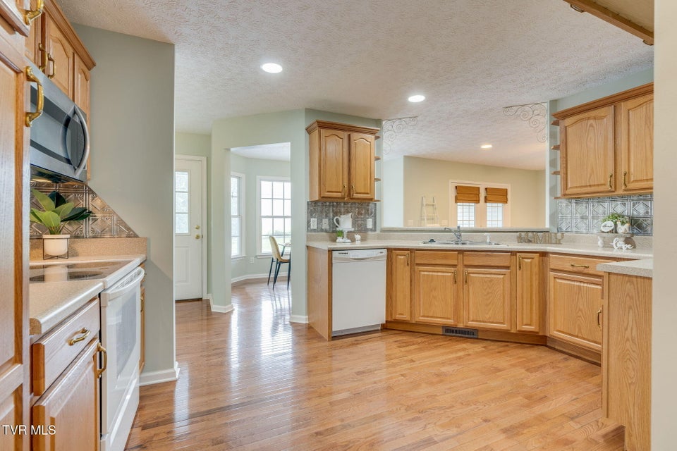 Photo #12: 227 Fox Meadows Drive