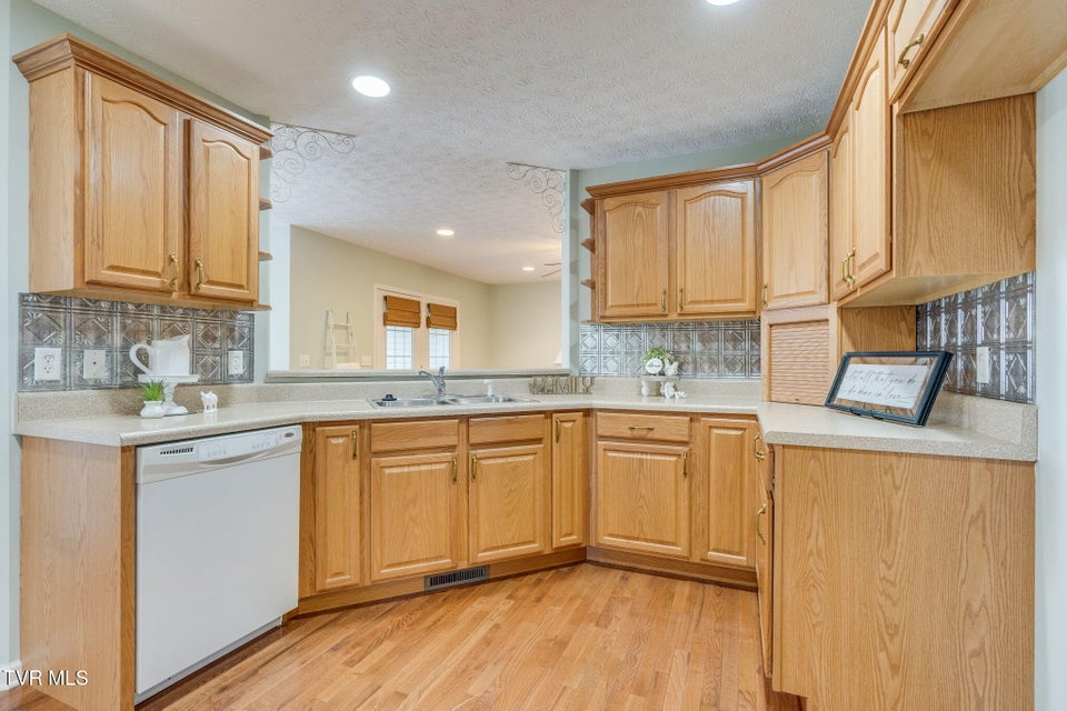 Photo #11: 227 Fox Meadows Drive