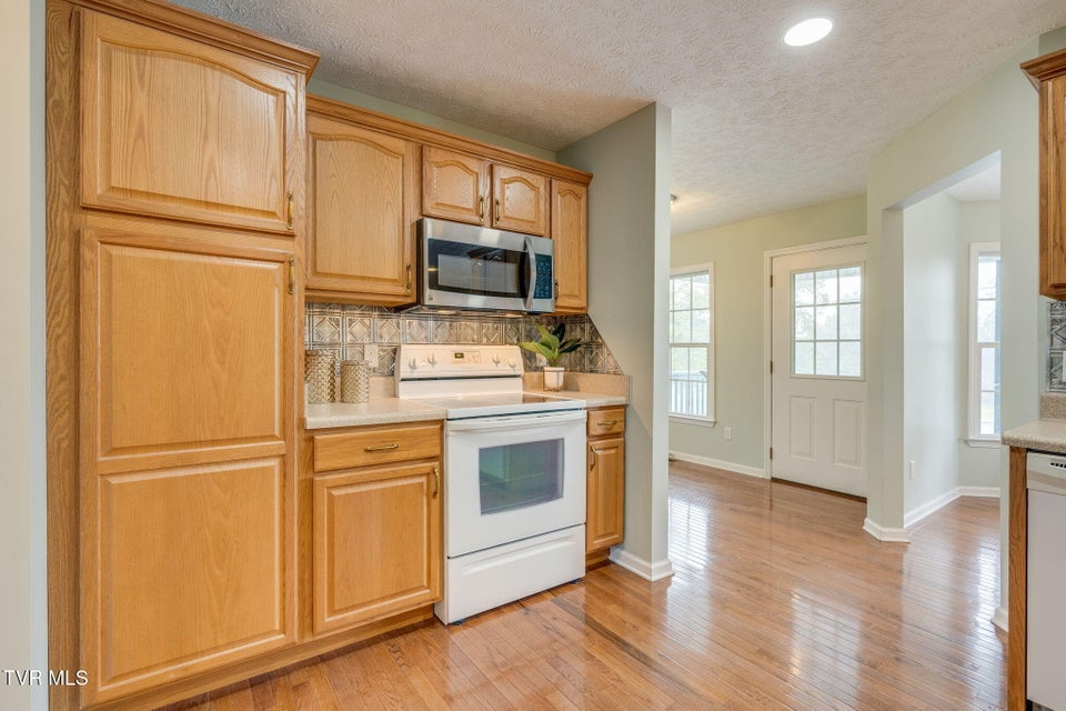 Photo #13: 227 Fox Meadows Drive