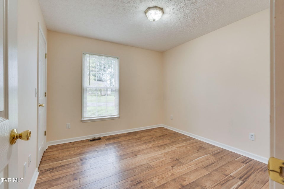 Photo #20: 227 Fox Meadows Drive