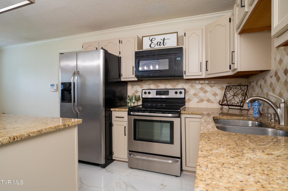 Photo #31: 1545 Kings Road