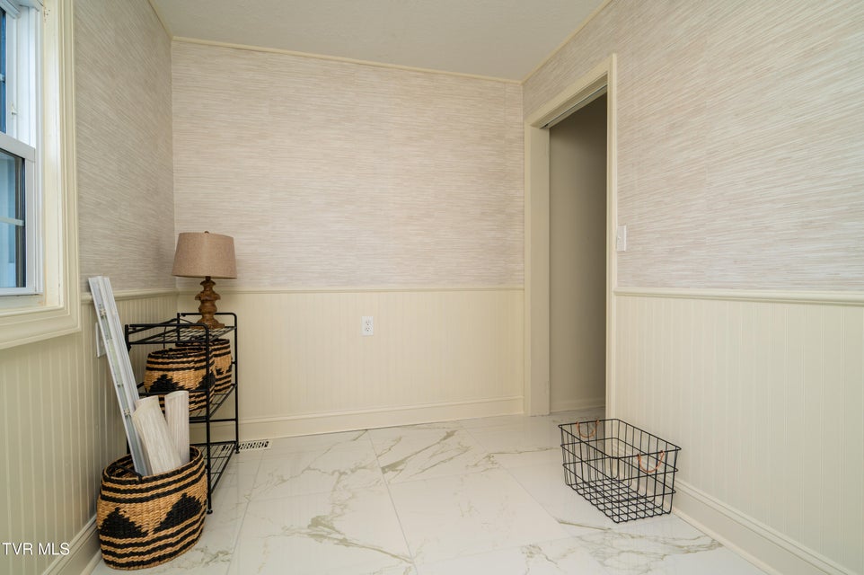 Photo #41: 1545 Kings Road