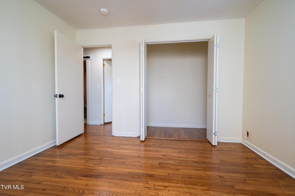 Photo #47: 1545 Kings Road