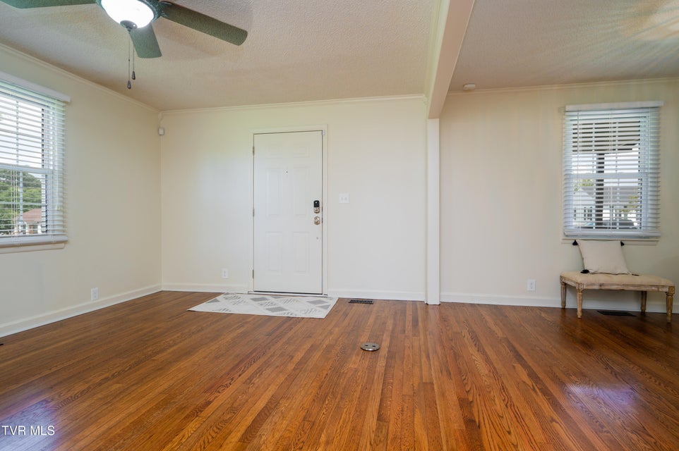 Photo #10: 1545 Kings Road