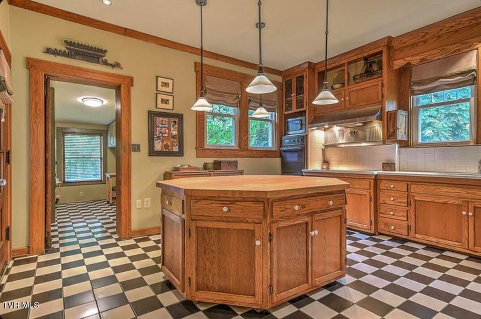 Photo #31: 940 Park St Street